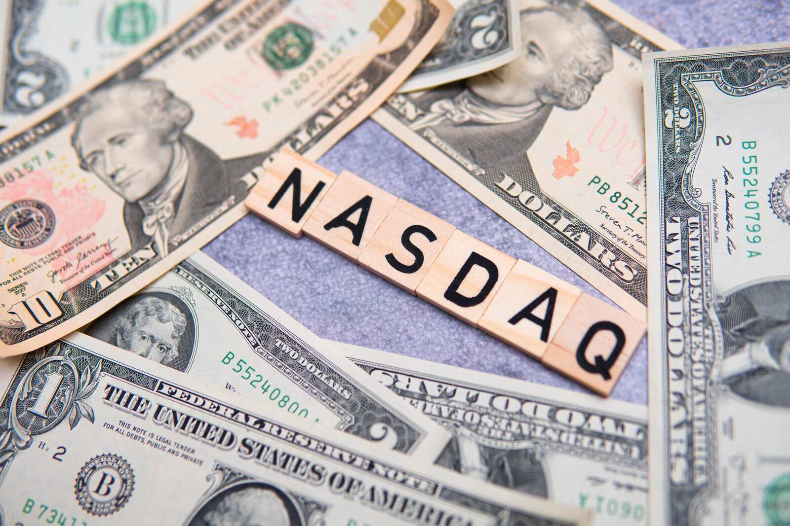 Nasdaq 100 คือดัชนี 100 บริษัทที่มีมูลค่าตลาดสูงสุดใน Nasdaq